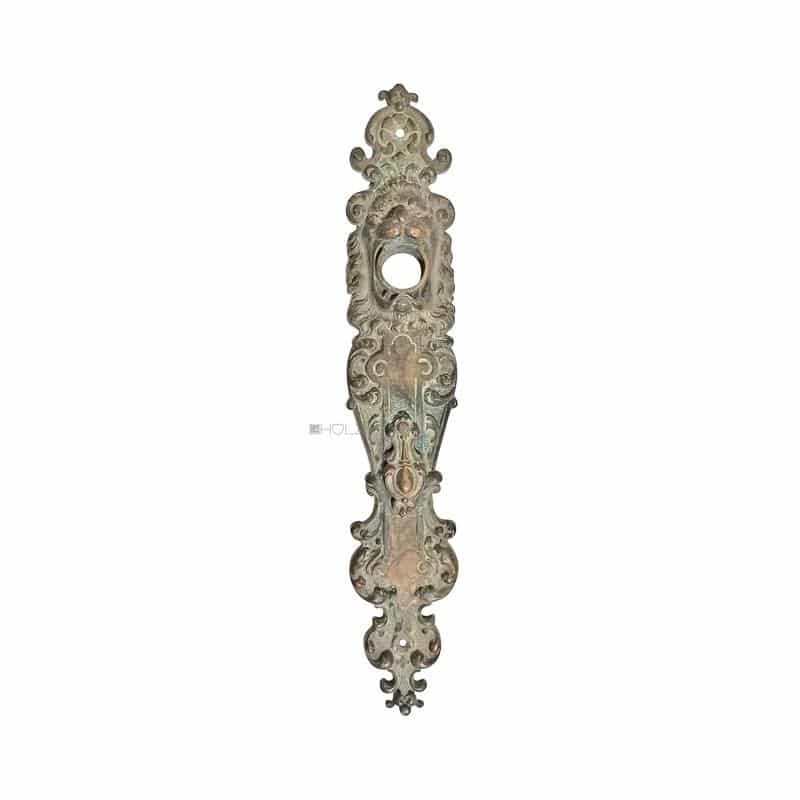 Ein Paar Drückerschilder mit Löwenmaul als Drückereinlass Abmessung : ca. 272 x 50 mm Material : Messing Drückereinlass : ca. 17 mm Von Mitte Einstich Schlüsselloch bis Mitte Einstich Schlüsselloch : 78 mm