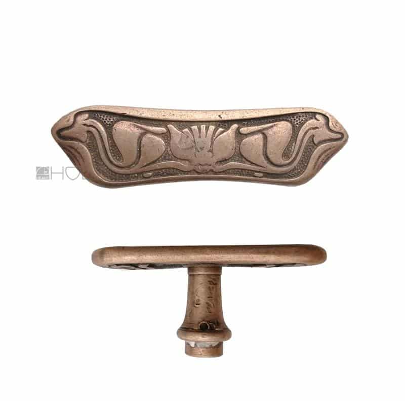 Eine prachtvolle Olive aus dem frühen Jugendstil Griffbreite : ca. 83 mm 8er Vierkantaufnahme mit Zapfenrosette Eine prachtvolle Olive aus dem frühen Jugendstil Griffbreite : ca. 83 mm 8er Vierkantaufnahme mit Zapfenrosette
