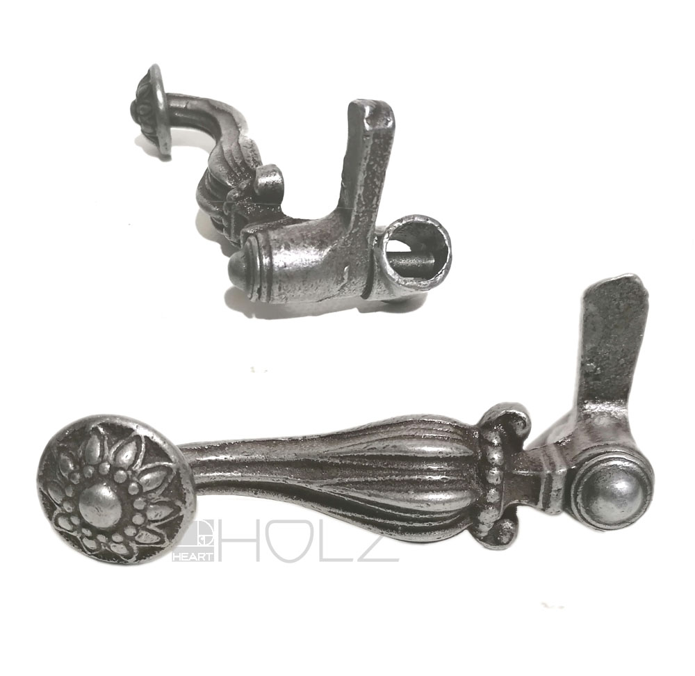 Drehriegel antik Zirkelriegel Gusseisen alt Fensterriegel Espagnolette Einreiber