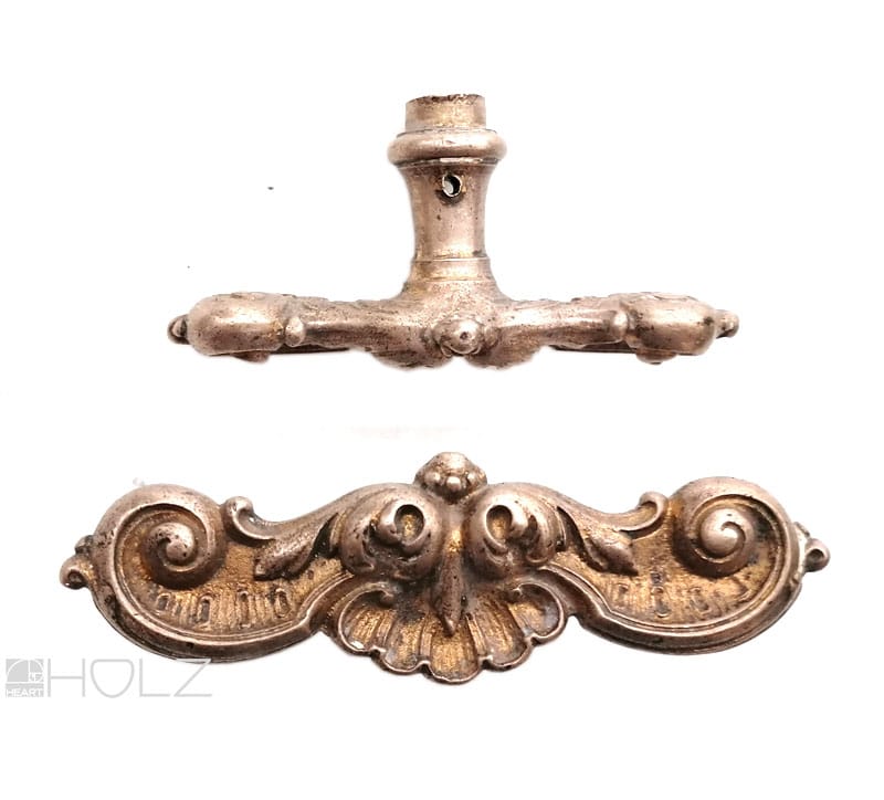 Prächtige Fensterolive antik Neo Barock Gründerzeit Fensterwirbel Messing alt Prächtige Fensterolive ohne Rosette . Solche sind im Shop zu finden unter : Aufsteckrosette Material : Messing Griffbreite : ca. 69 mm Rosettenaufnahme : ca. 16.4 mm 7er Vierkantaufnahme Prächtige Fensterolive antik Neo Barock Gründerzeit Fensterwirbel Messing alt Prächtige Fensterolive ohne Rosette . Solche sind im Shop zu finden unter : Aufsteckrosette Material : Messing Griffbreite : ca. 69 mm Rosettenaufnahme : ca. 16.4 mm 7er Vierkantaufnahme